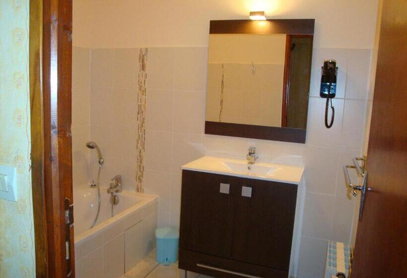 住所  Résidence Cabanaccia