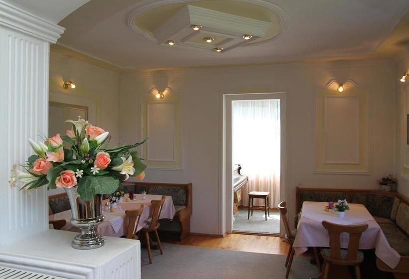 ベッドアンドブレックファースト Romantic Pension Albrecht   Since 1901