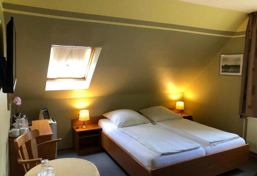 Garni Hotel Pension Holum