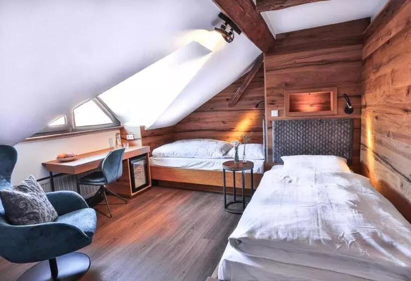 Hotelli Gasthof Zum Bach