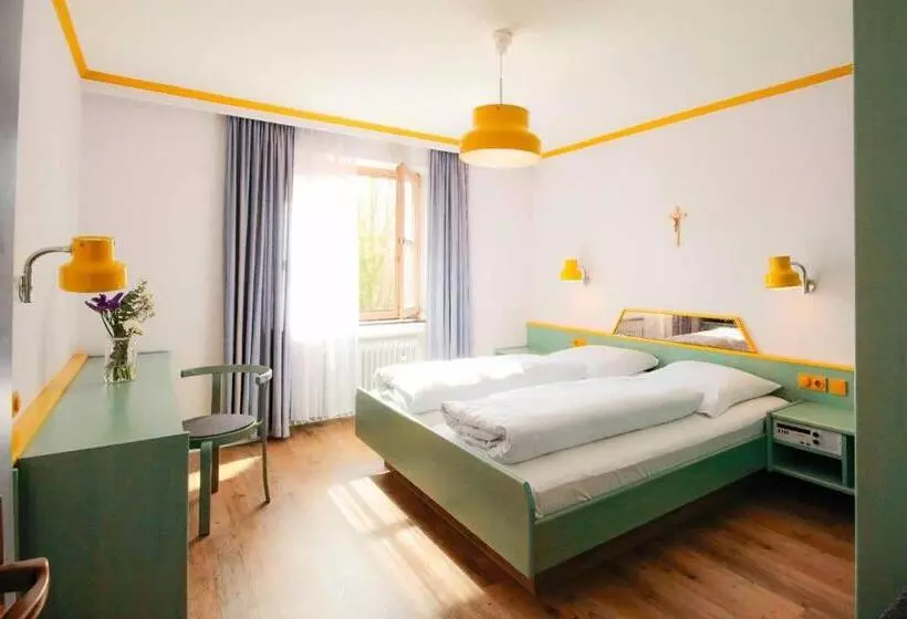 Hotelli Gasthof Zum Bach