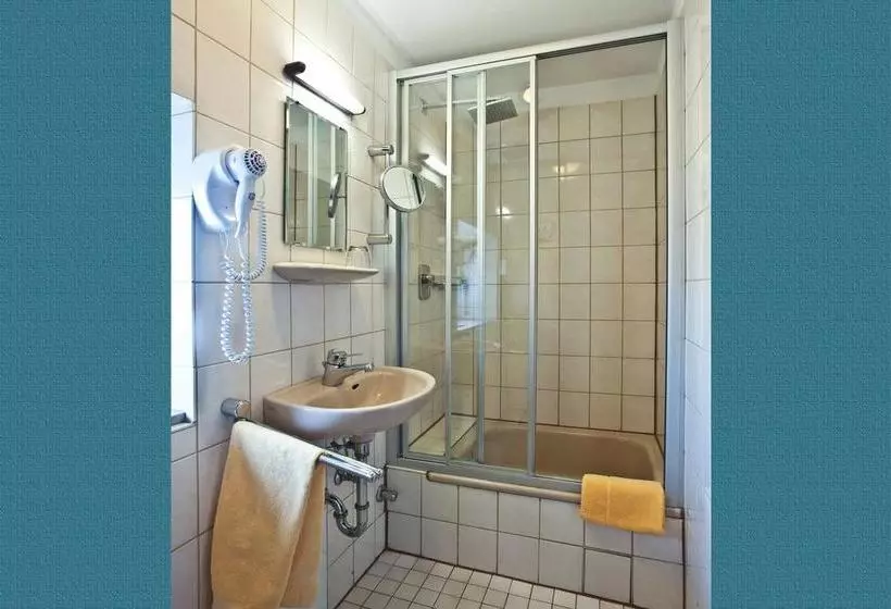 Hotelli Zur Kastanie
