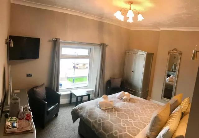 تختخواب و صبحانه Bromwell Court