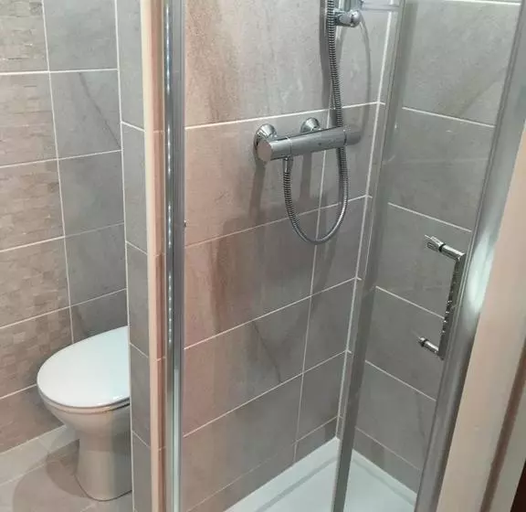 تختخواب و صبحانه Bromwell Court
