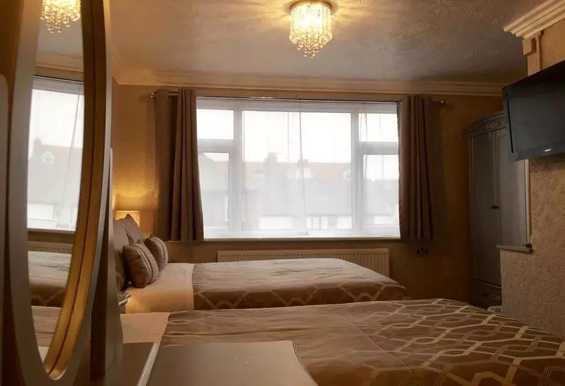 تختخواب و صبحانه Bromwell Court