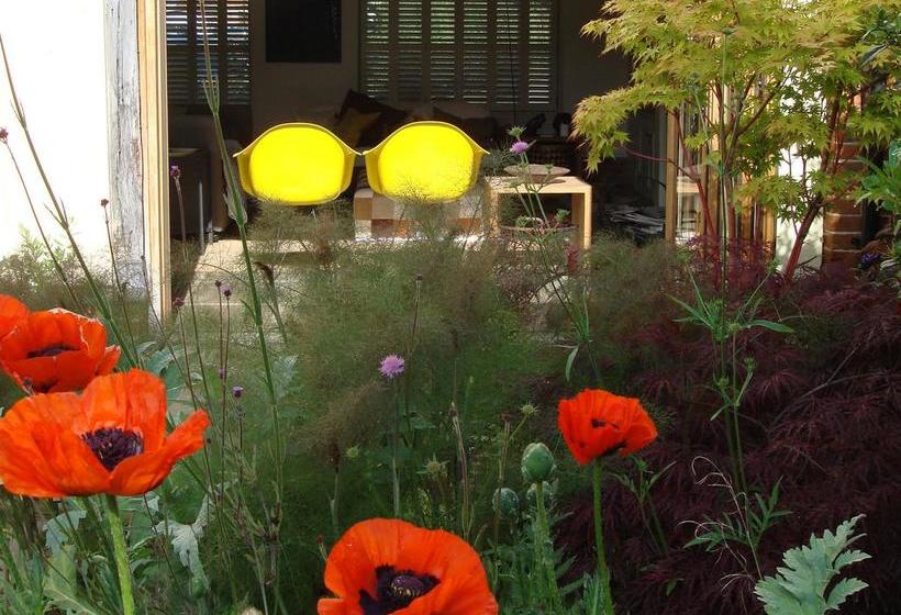 Bed and Breakfast Tinsmiths House