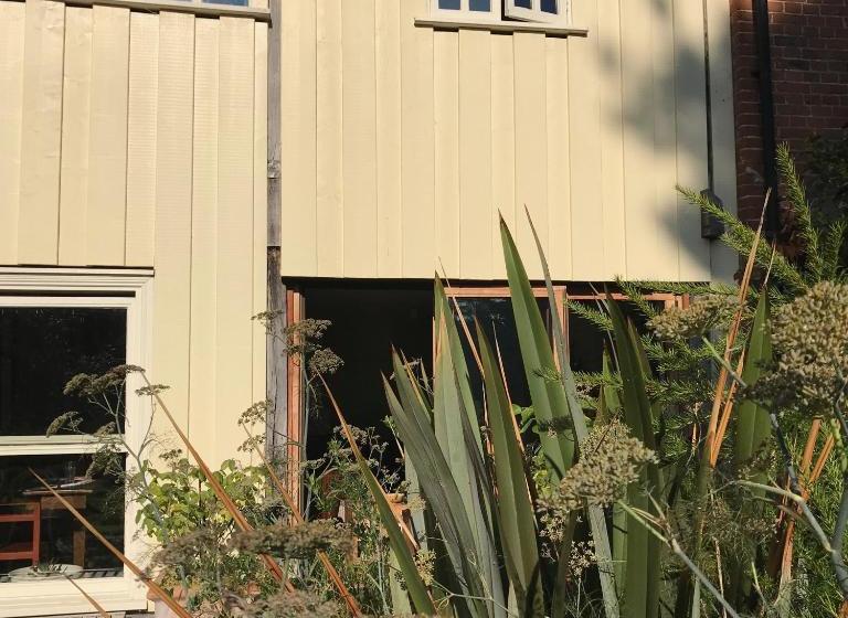 Bed and Breakfast Tinsmiths House