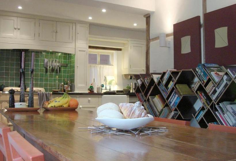 Bed and Breakfast Tinsmiths House