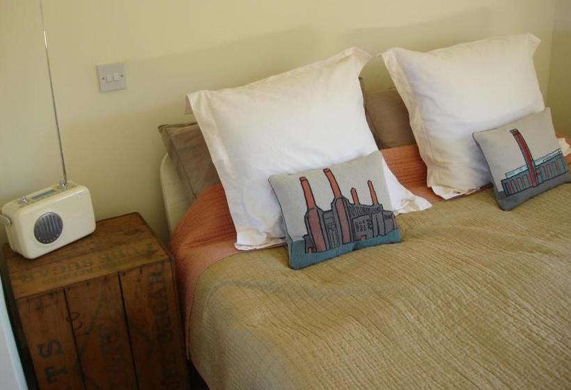 Bed and Breakfast Tinsmiths House