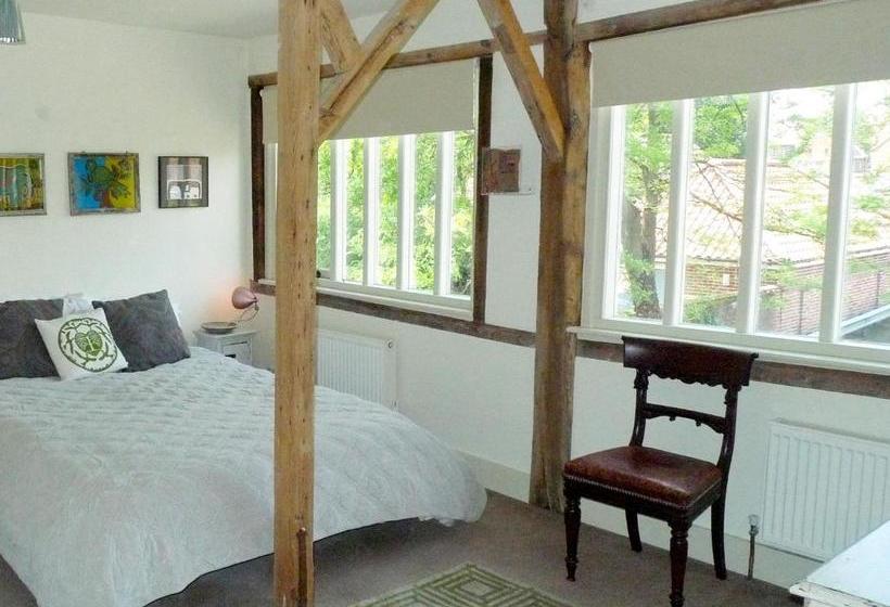 Bed and Breakfast Tinsmiths House