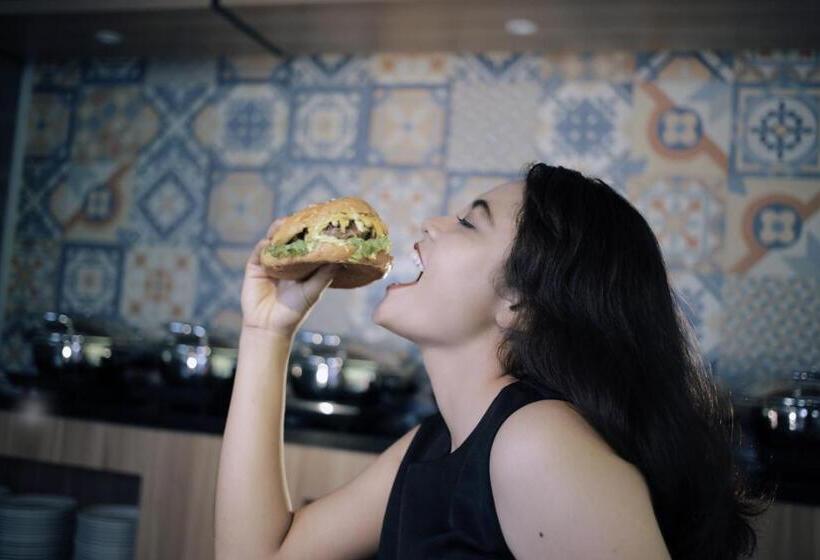 Fame Hotel Sunset Road