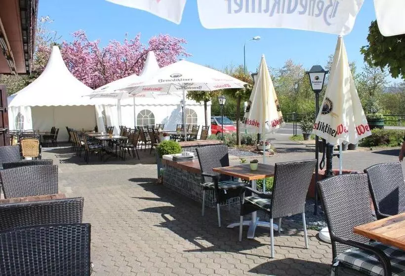 Hotelli Zur Moselbrücke