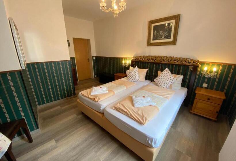 Kreuzerhof Hotel Garni