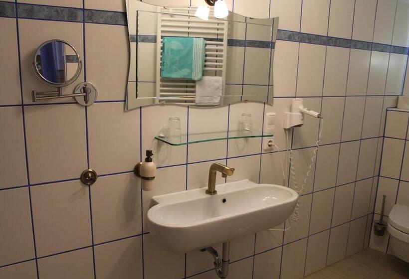 Kreuzerhof Hotel Garni