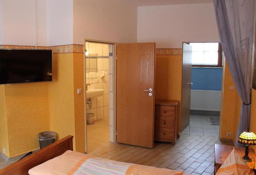 Kreuzerhof Hotel Garni