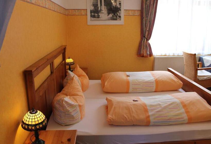 Kreuzerhof Hotel Garni