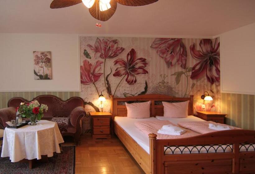 Kreuzerhof Hotel Garni