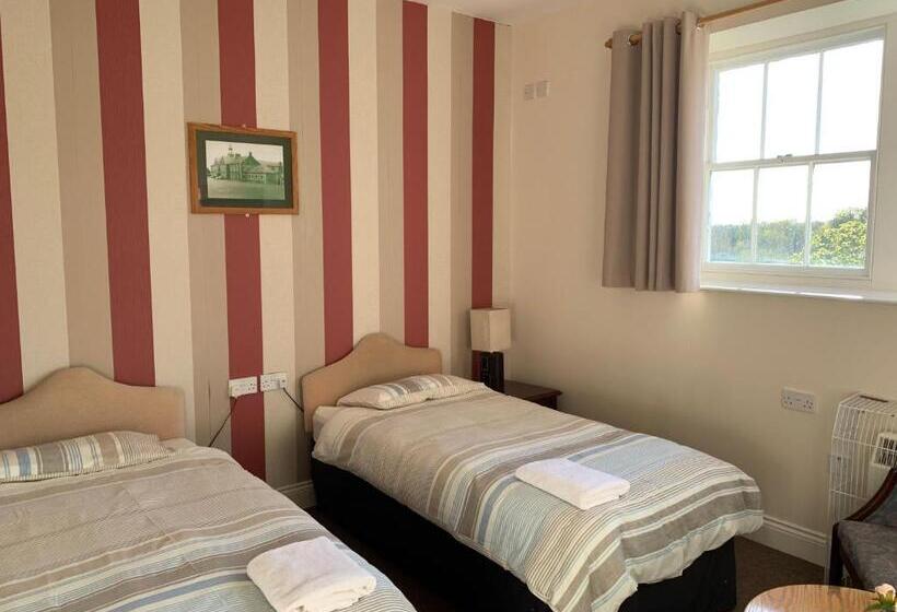 Общежитие Jersey Accommodation And Activity Centre