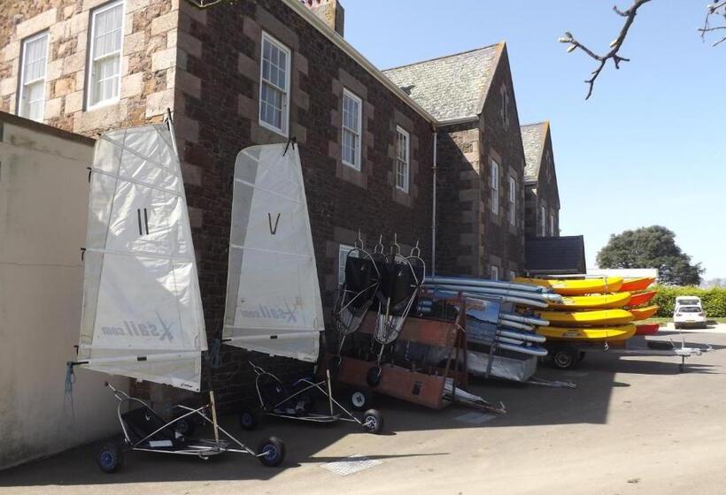 Общежитие Jersey Accommodation And Activity Centre