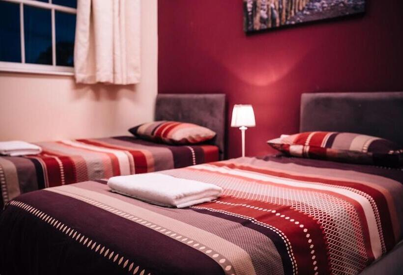 Общежитие Jersey Accommodation And Activity Centre