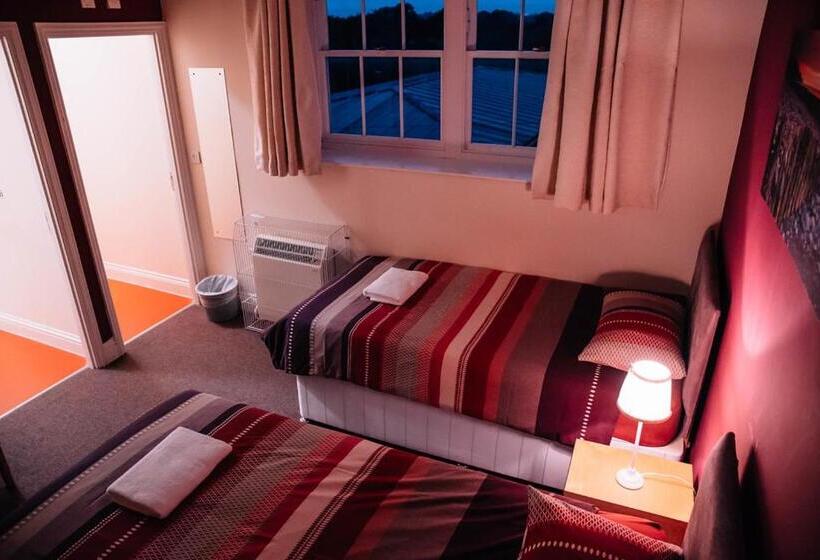 Общежитие Jersey Accommodation And Activity Centre