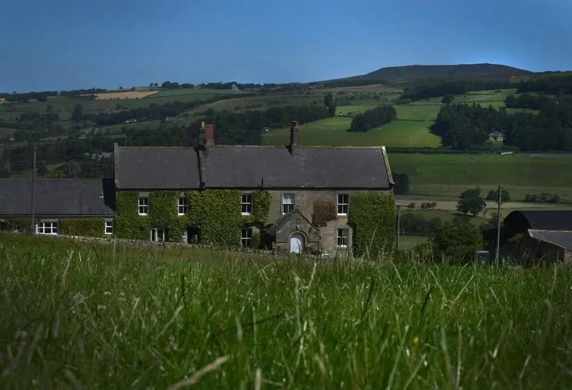 تختخواب و صبحانه Tosson Tower Farm