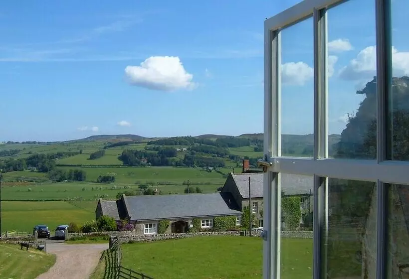 تختخواب و صبحانه Tosson Tower Farm