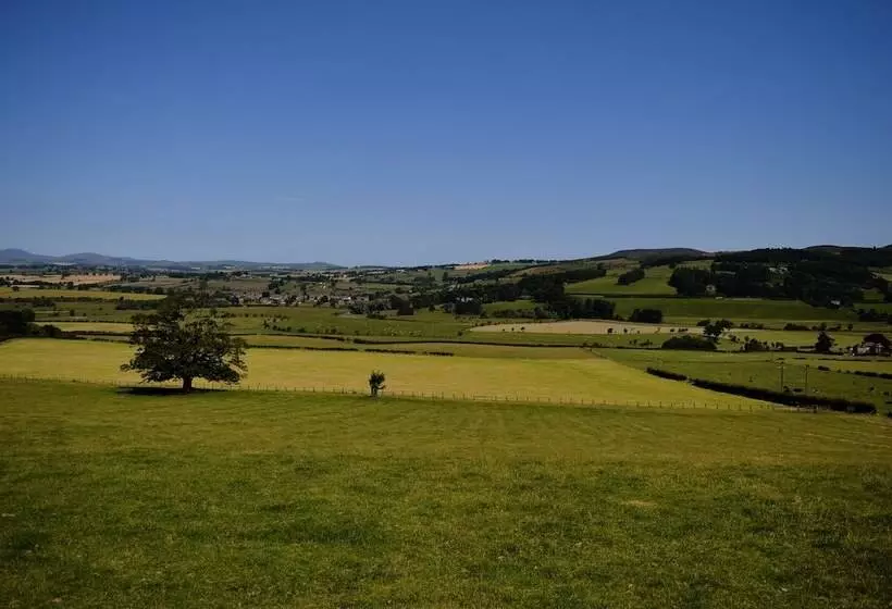 تختخواب و صبحانه Tosson Tower Farm