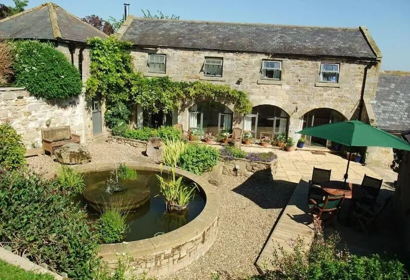 تختخواب و صبحانه Tosson Tower Farm