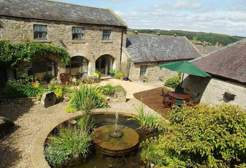 تختخواب و صبحانه Tosson Tower Farm