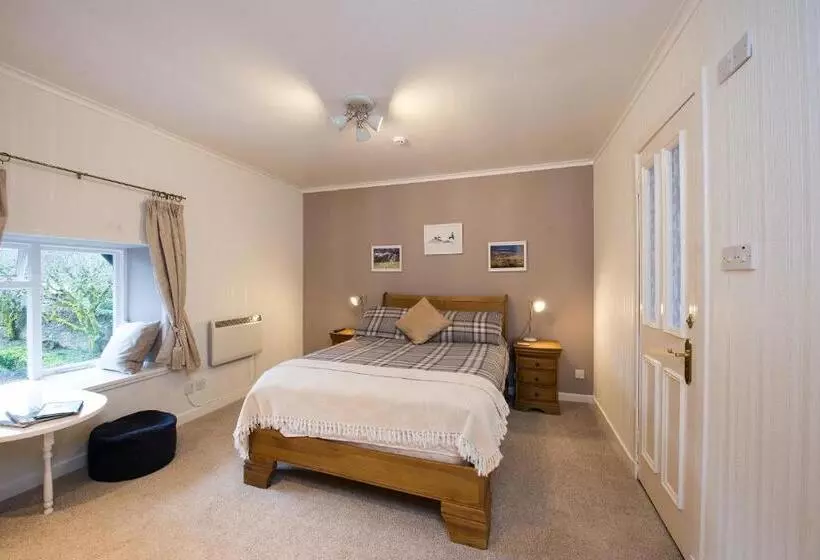 تختخواب و صبحانه Dall Lodge Country House