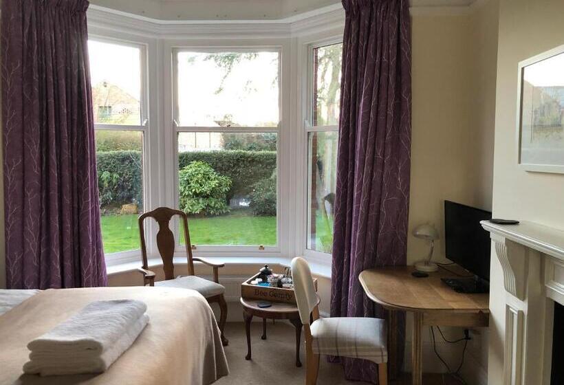 민박 The Hive At 52