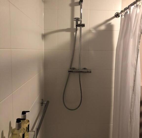 민박 The Hive At 52