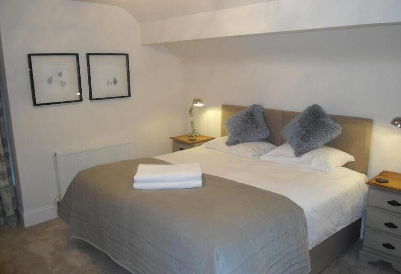 민박 The Hive At 52