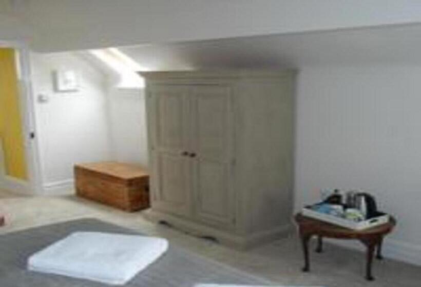 민박 The Hive At 52