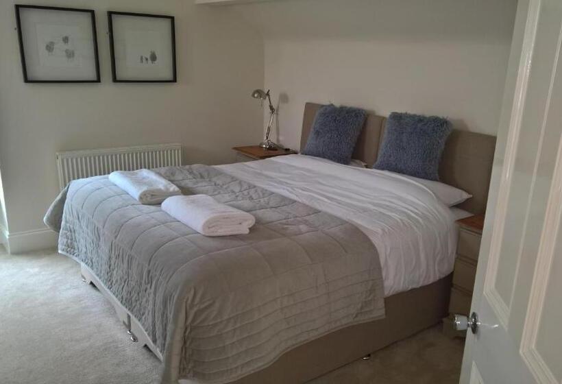 민박 The Hive At 52