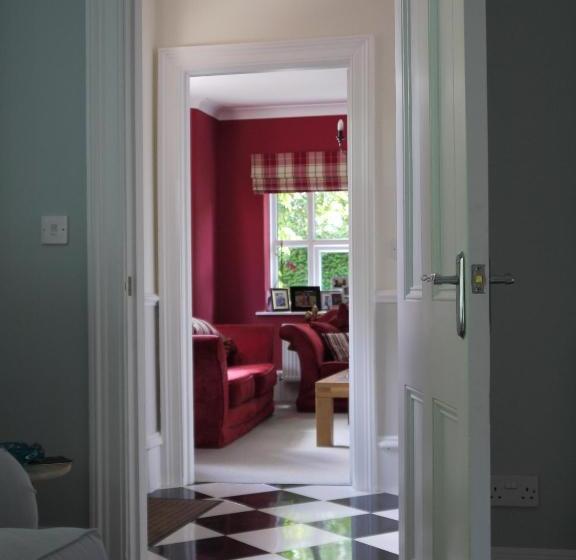 ベッドアンドブレックファースト Three Ivy Cross