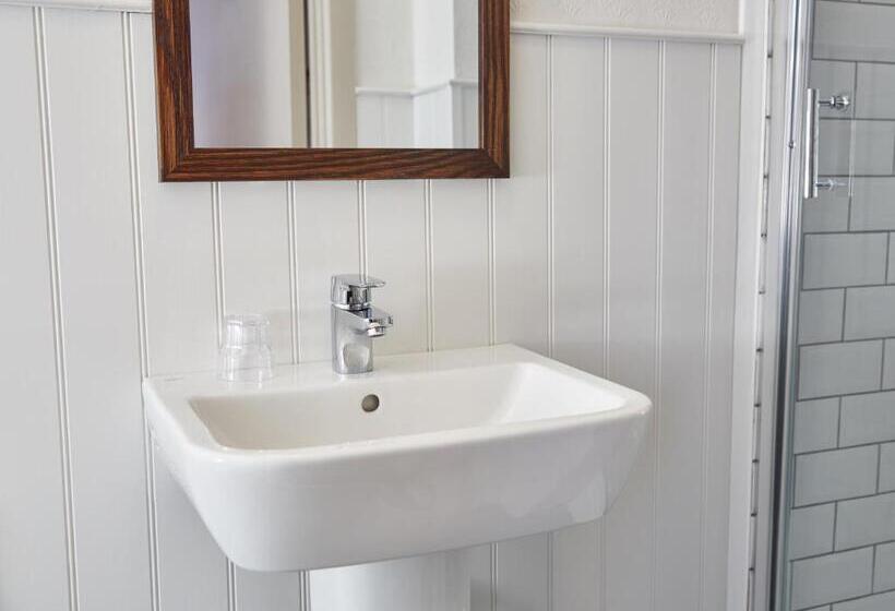 ホテル The Spyglass & Kettle By Greene King Inns