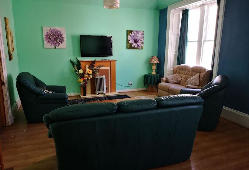 فندق صغير Claredon