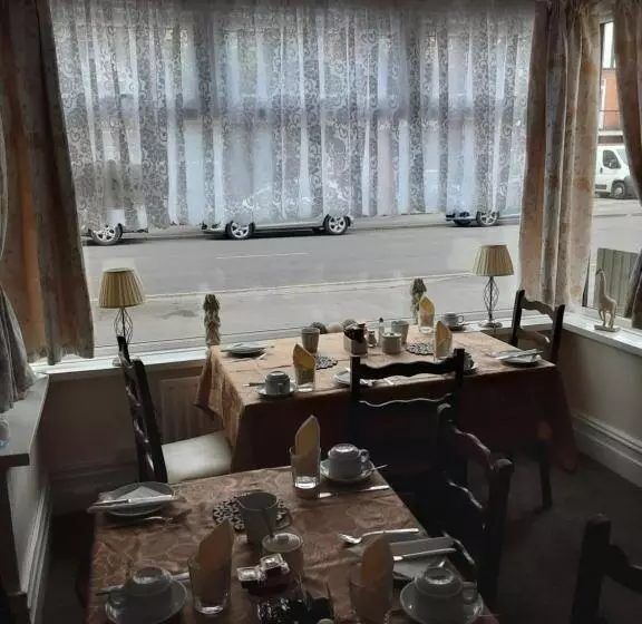 تختخواب و صبحانه Chantry Villa