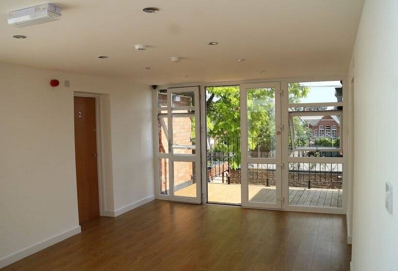 ベッドアンドブレックファースト Oscar Lodge