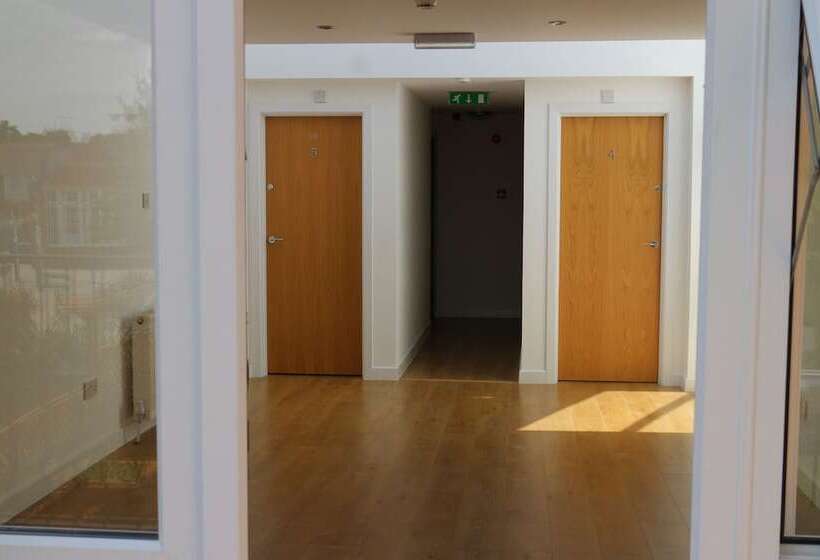 ベッドアンドブレックファースト Oscar Lodge