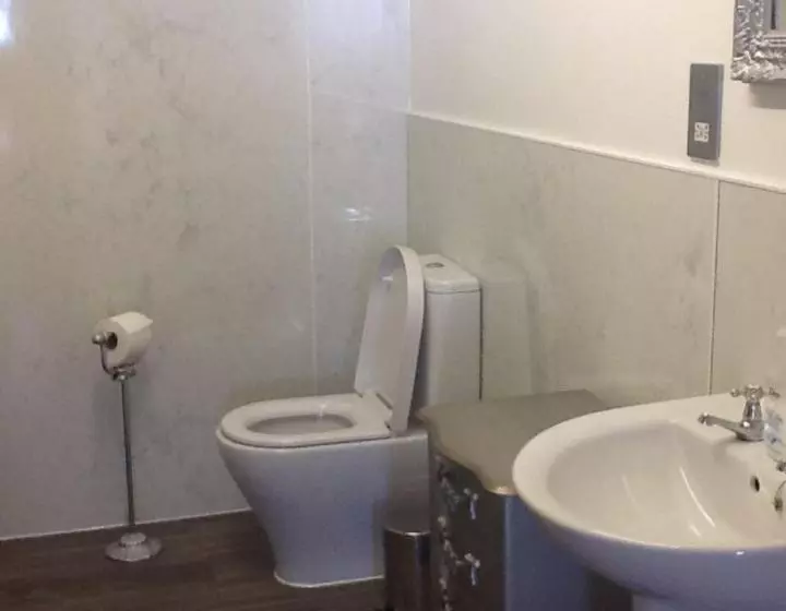 تختخواب و صبحانه Room Only At Wetherby Nairn
