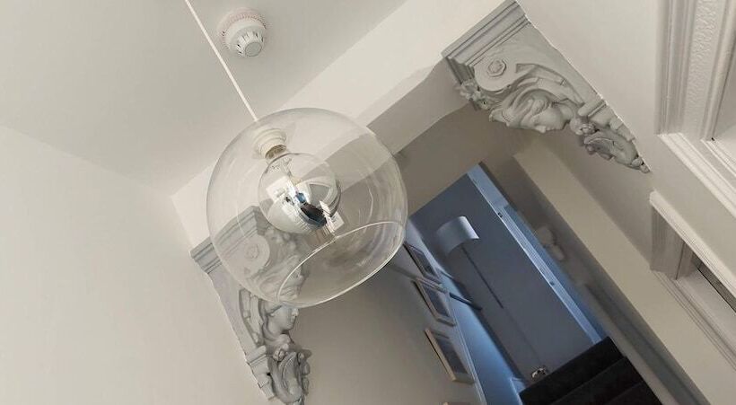 مبيت وإفطار Squirrel Lodge