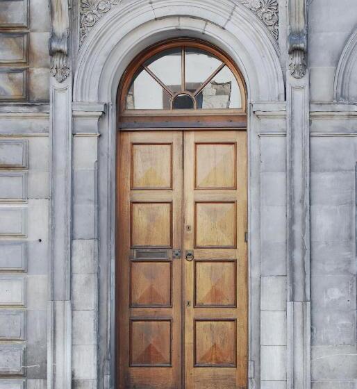 ベッドアンドブレックファースト The Bank Guest House