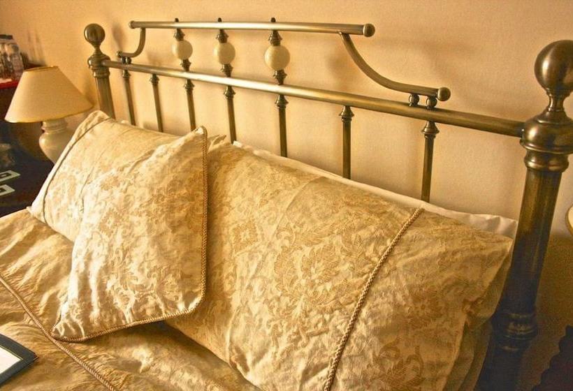 Clotworthy House Bed & Breakfast