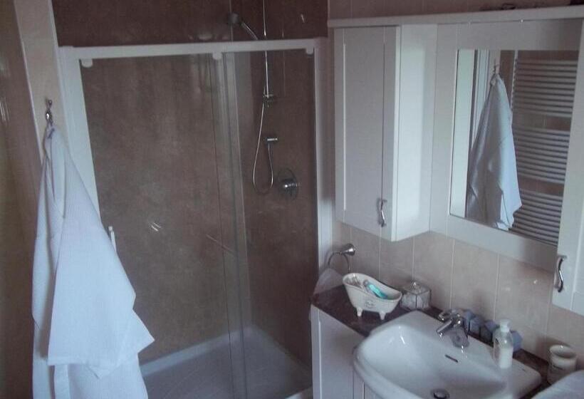 Downsfield Bed And Breakfast