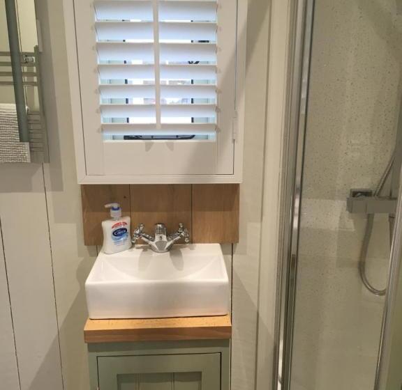 Downsfield Bed And Breakfast