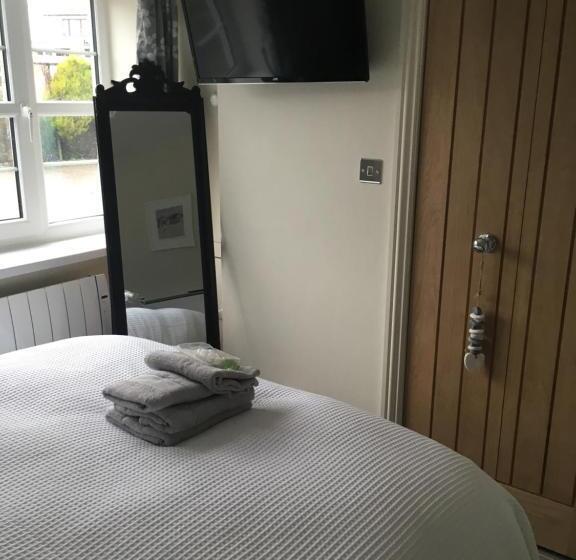 Downsfield Bed And Breakfast