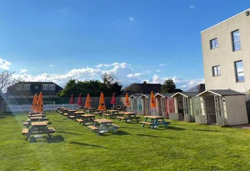 فندق Beach Green